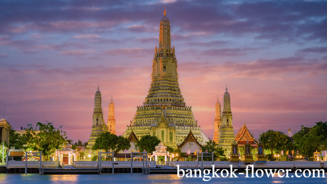 Menyelami Keindahan Candi Fajar: Eksplorasi Wat Arun